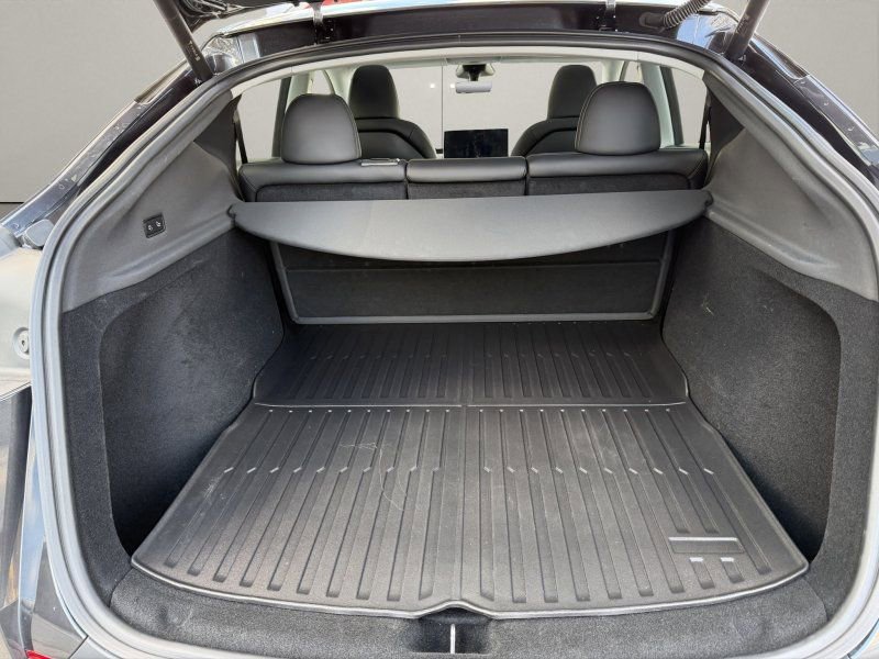 Used 2026 Tesla Model Y AWD image 11