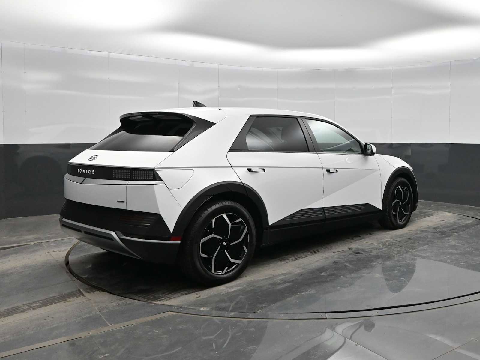 Used 2022 Hyundai Ioniq 5 SE w/ Cargo Package image 7