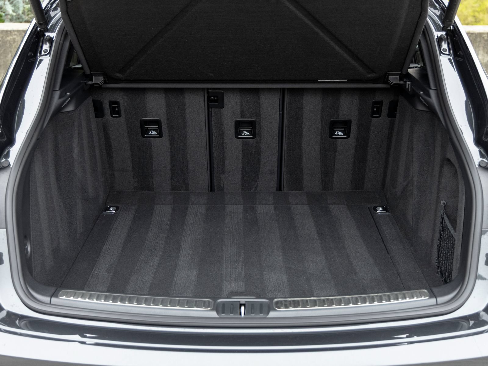 Certified 2022 Porsche Macan AWD/4WD image 47