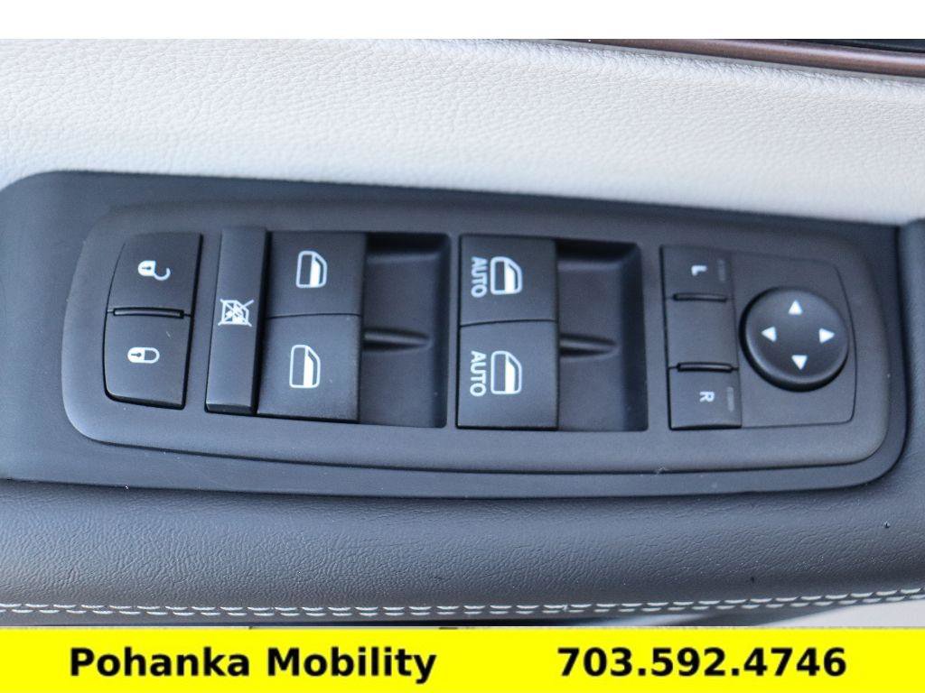 Used 2024 Chrysler Voyager LX image 23