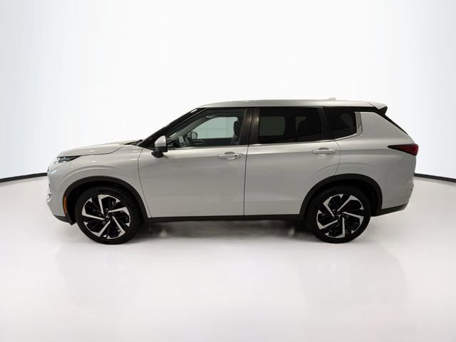 Used 2023 Mitsubishi Outlander SE image 4