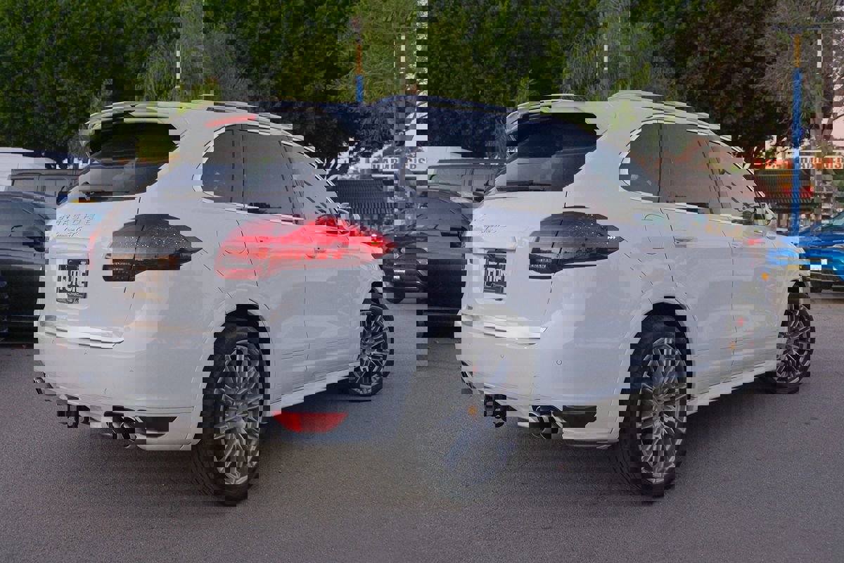 Used 2014 Porsche Cayenne GTS image 6