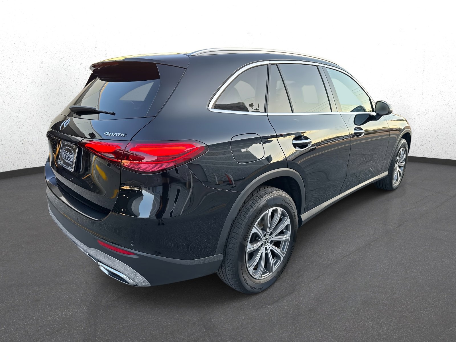 Used 2024 Mercedes-Benz GLC 300 4MATIC image 3