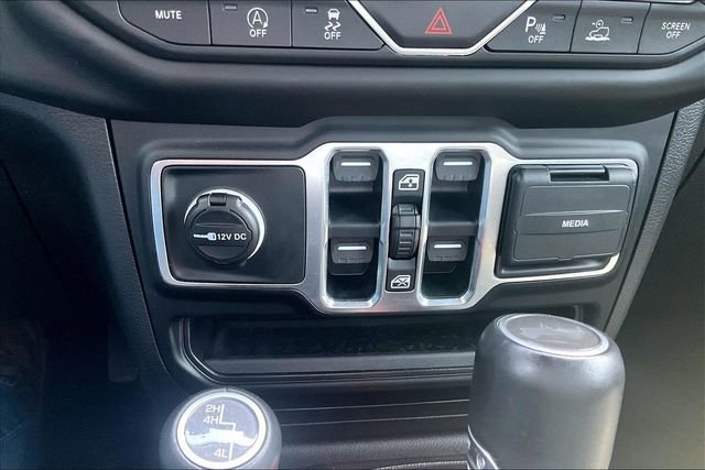 Used 2021 Jeep Wrangler Unlimited Sahara image 34