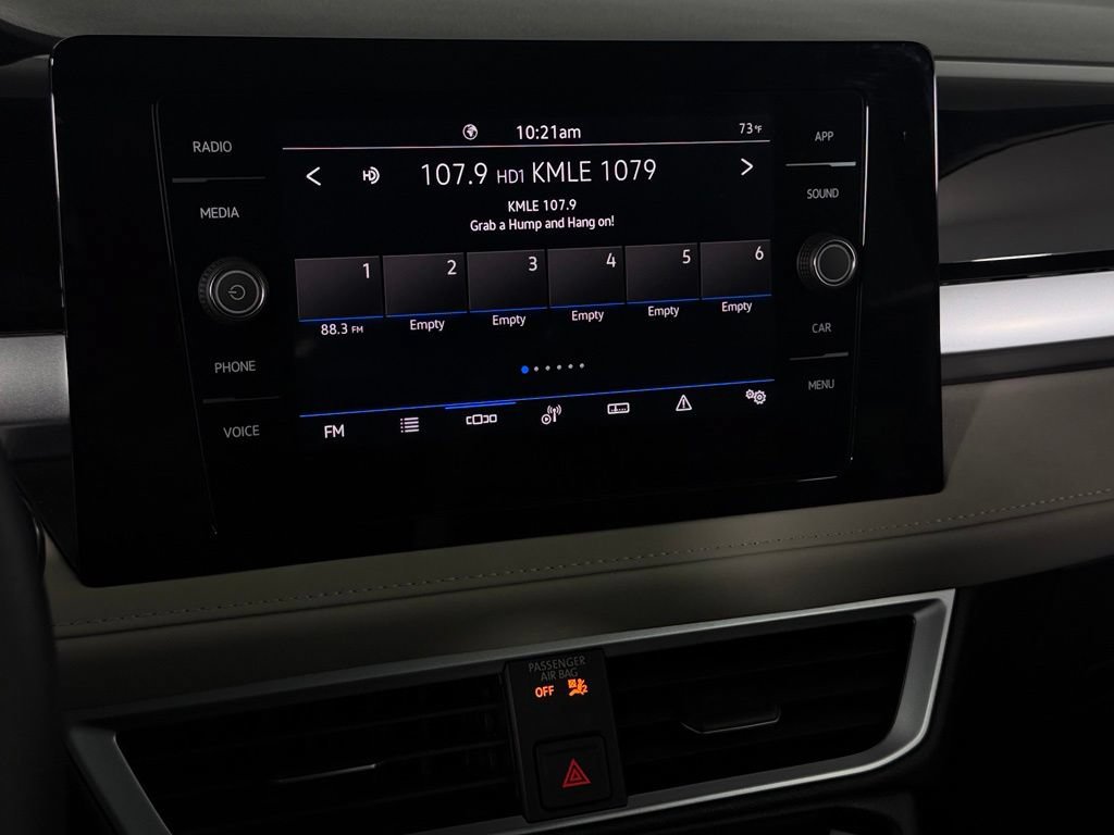 Used 2025 Volkswagen Taos SE w/ Panoramic Sunroof Package FWD image 19