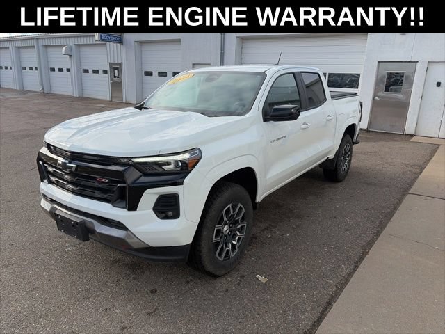 Used 2024 Chevrolet Colorado Z71 w/ Z71 Convenience Package 2 AWD/4WD image 3