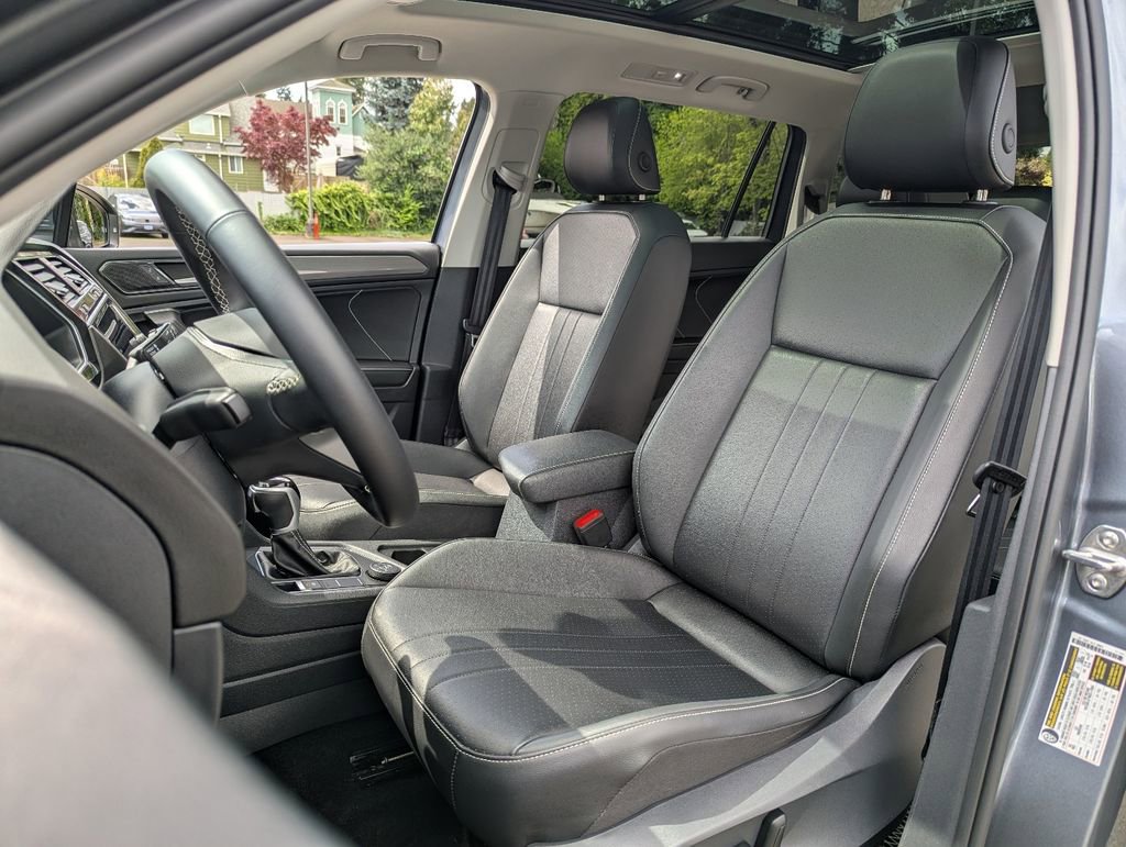 Certified 2024 Volkswagen Tiguan SE w/ Panoramic Sunroof Package image 25