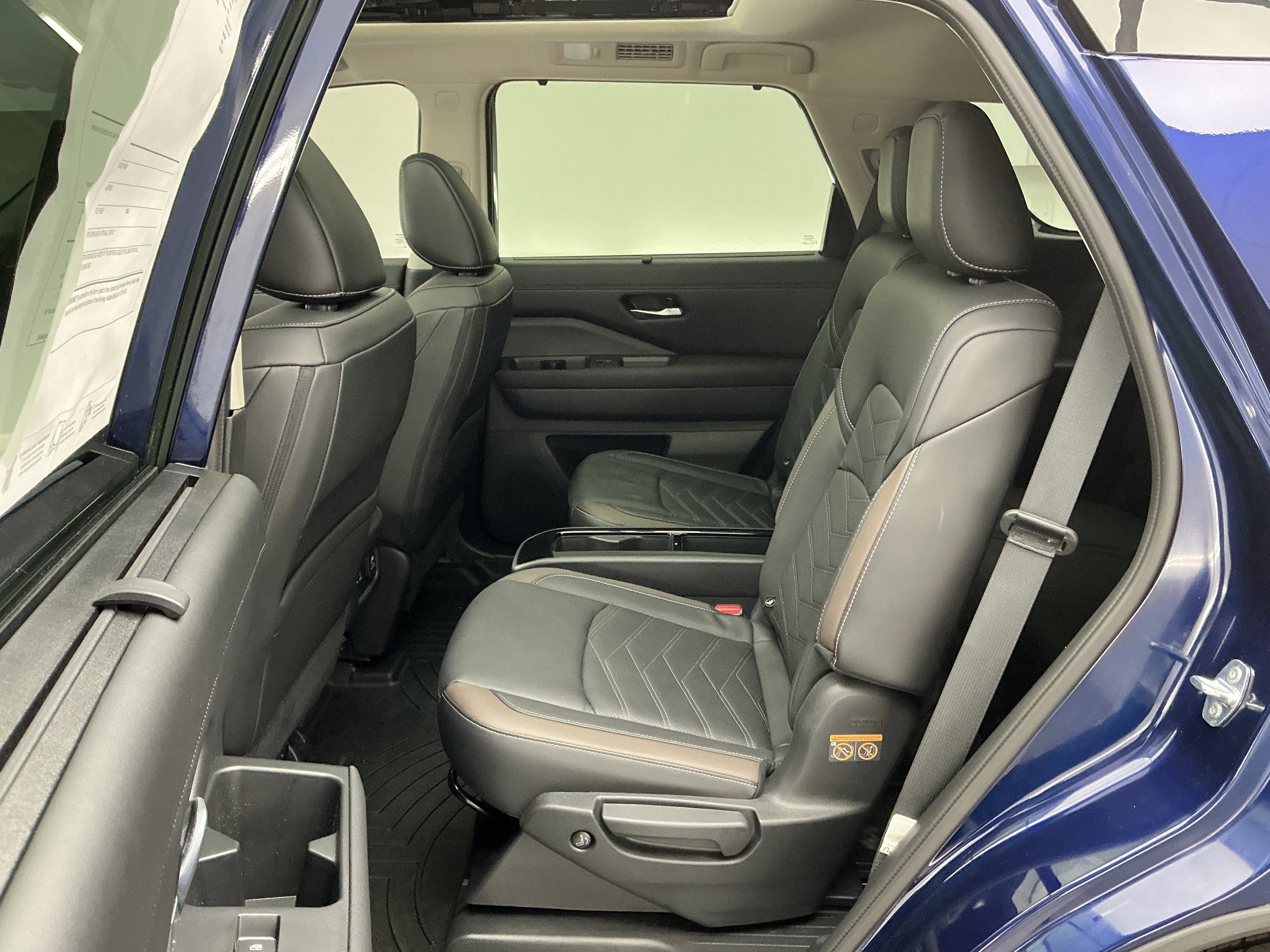 Used 2024 Nissan Pathfinder Platinum image 18