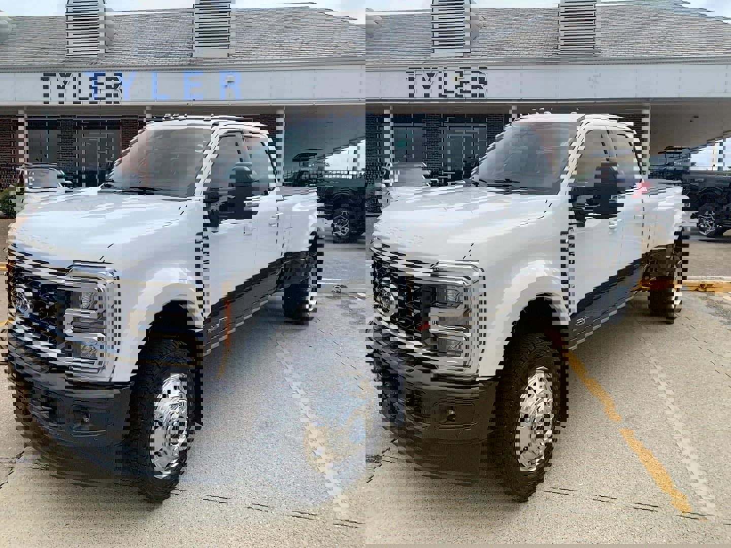 Used 2025 Ford F450 King Ranch w/ FX4 Off-Road Package image 5