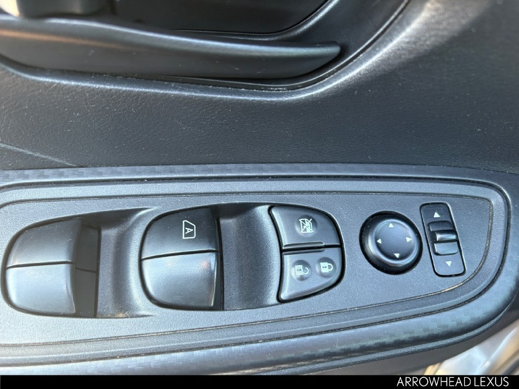 Used 2020 Nissan Versa S FWD image 17