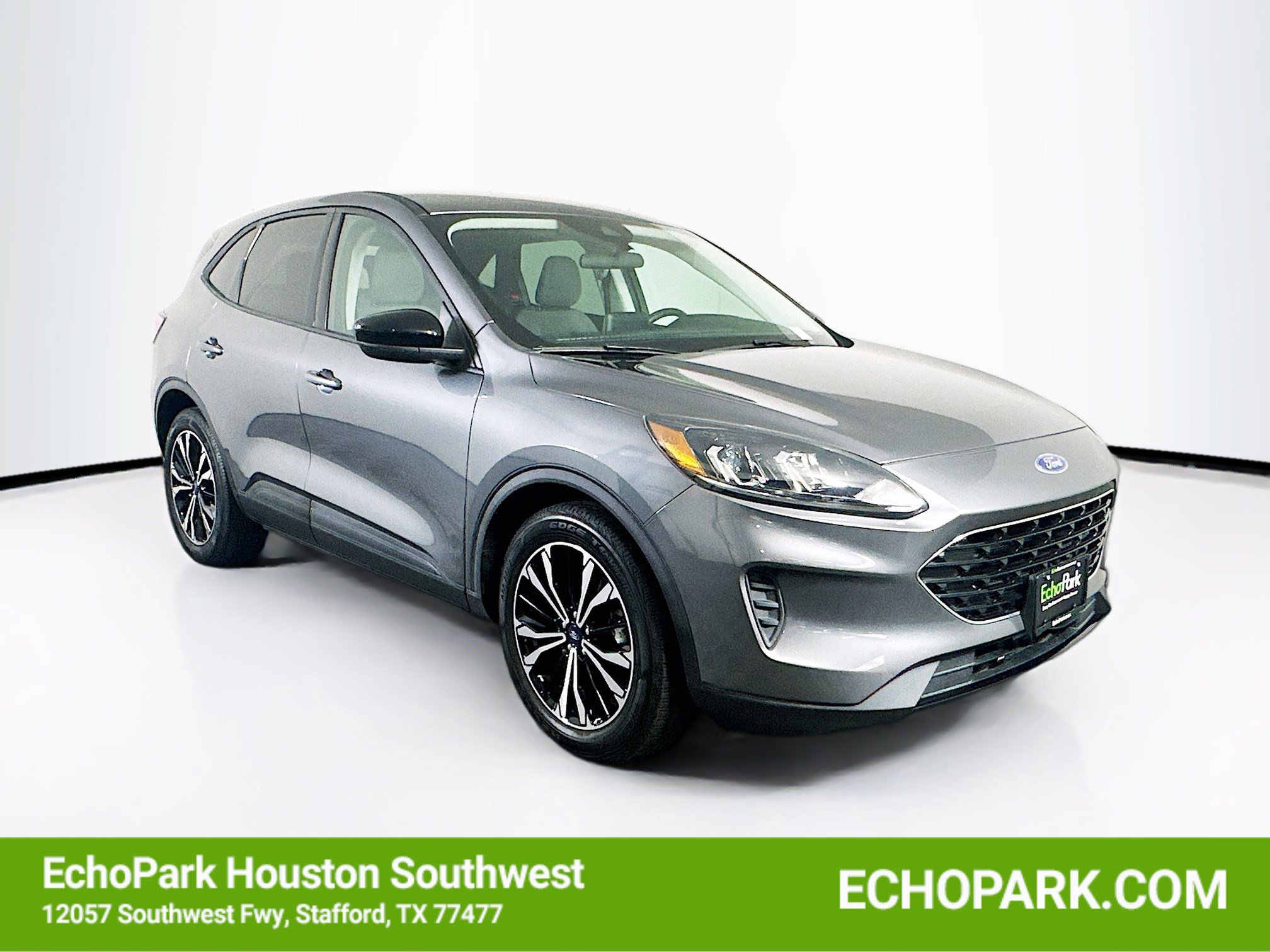 Used 2021 Ford Escape SE w/ SE Sport Appearance Package FWD image 1