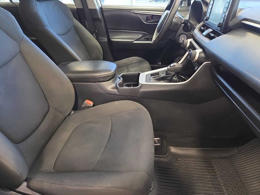 Used 2022 Toyota RAV4 LE image 20