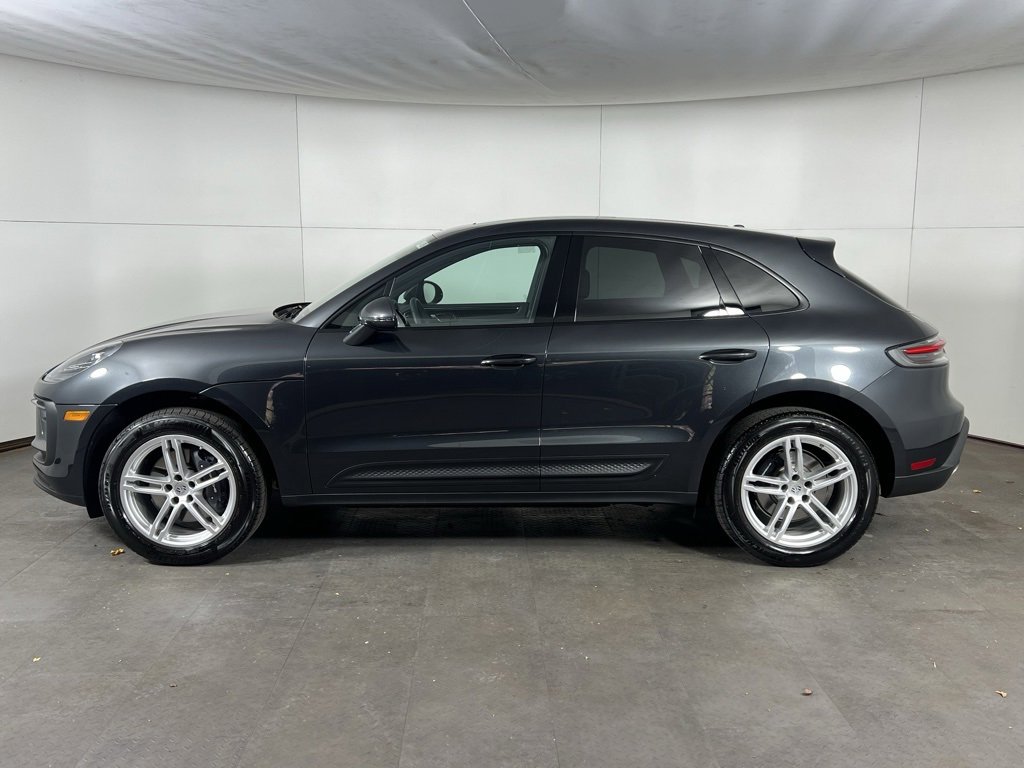 Used 2025 Porsche Macan image 2