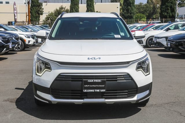 Certified 2025 Kia Niro EX FWD image 3