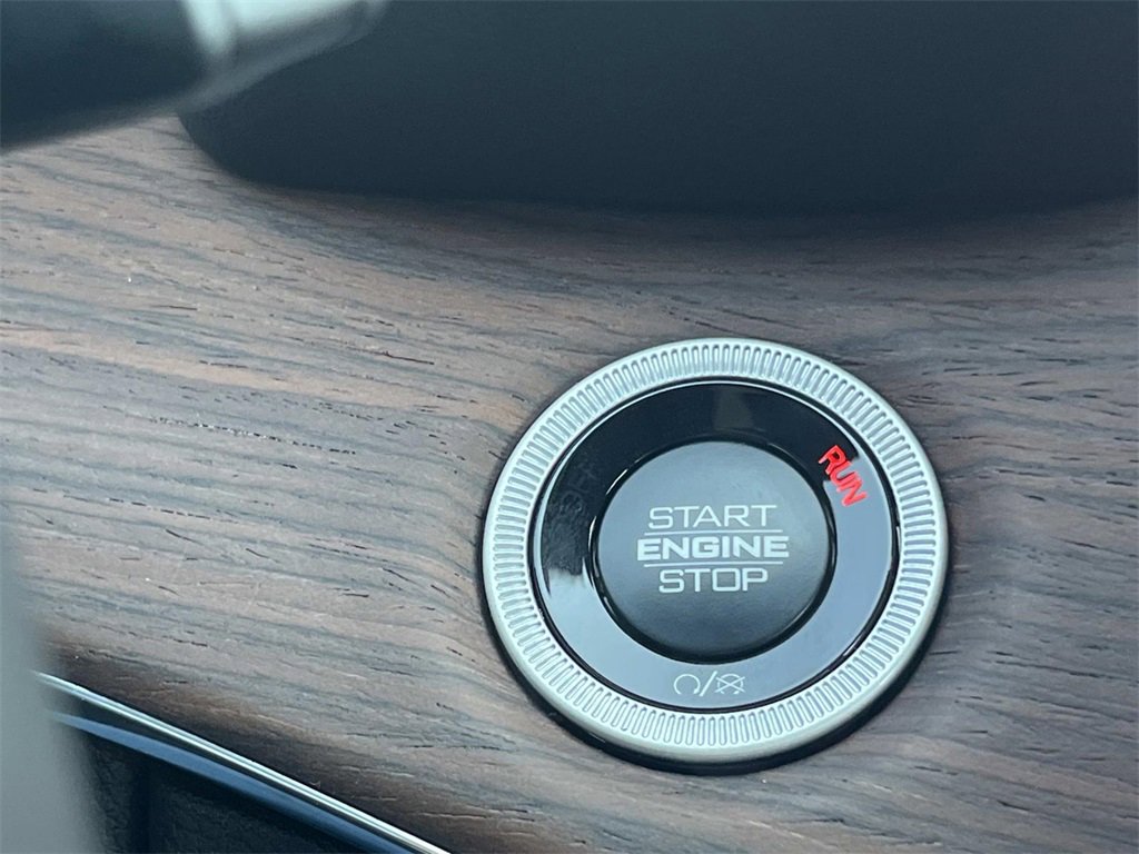 New 2025 Jeep Grand Cherokee Summit image 24