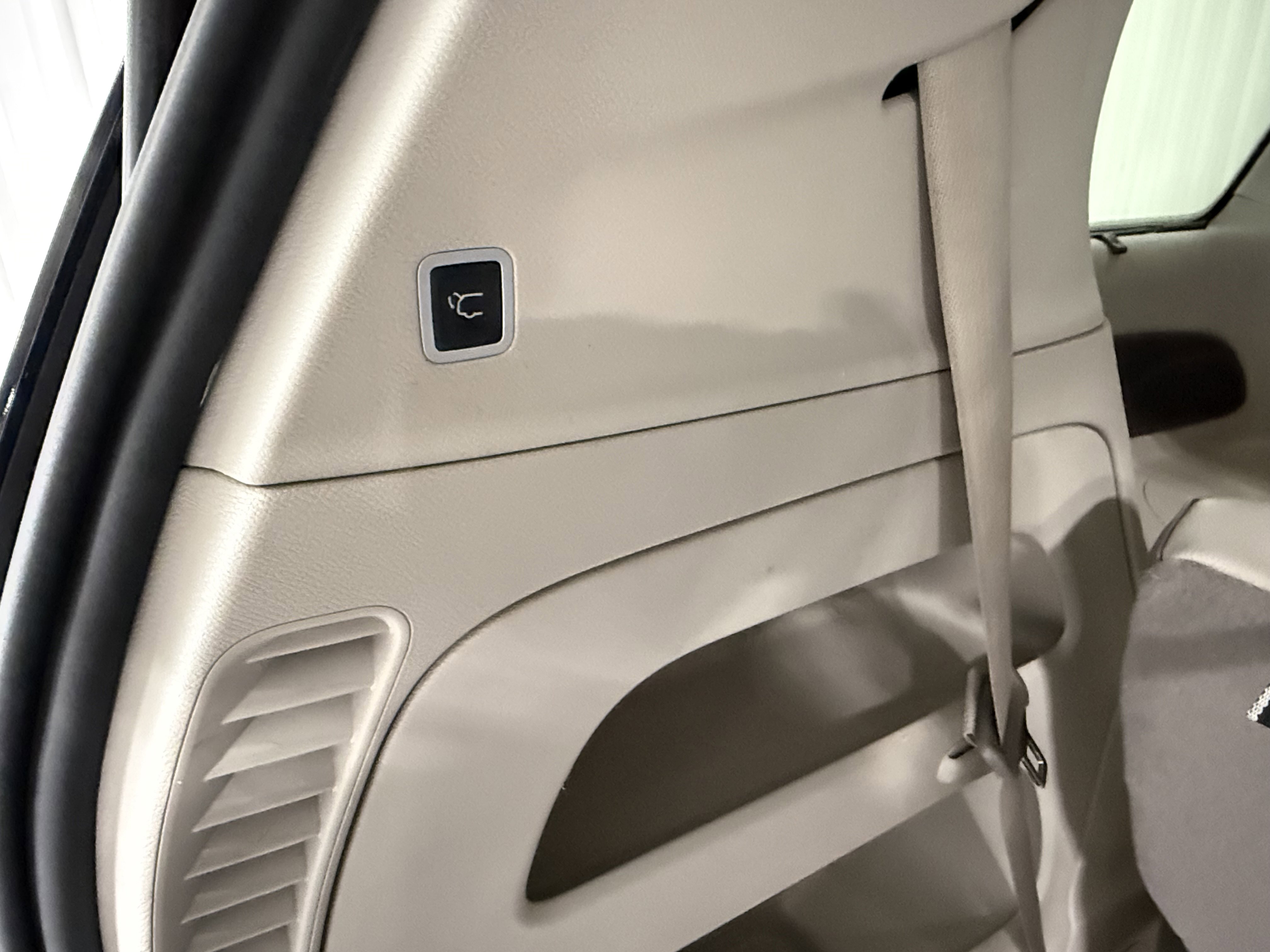 Used 2018 Chrysler Pacifica Touring-L FWD image 6