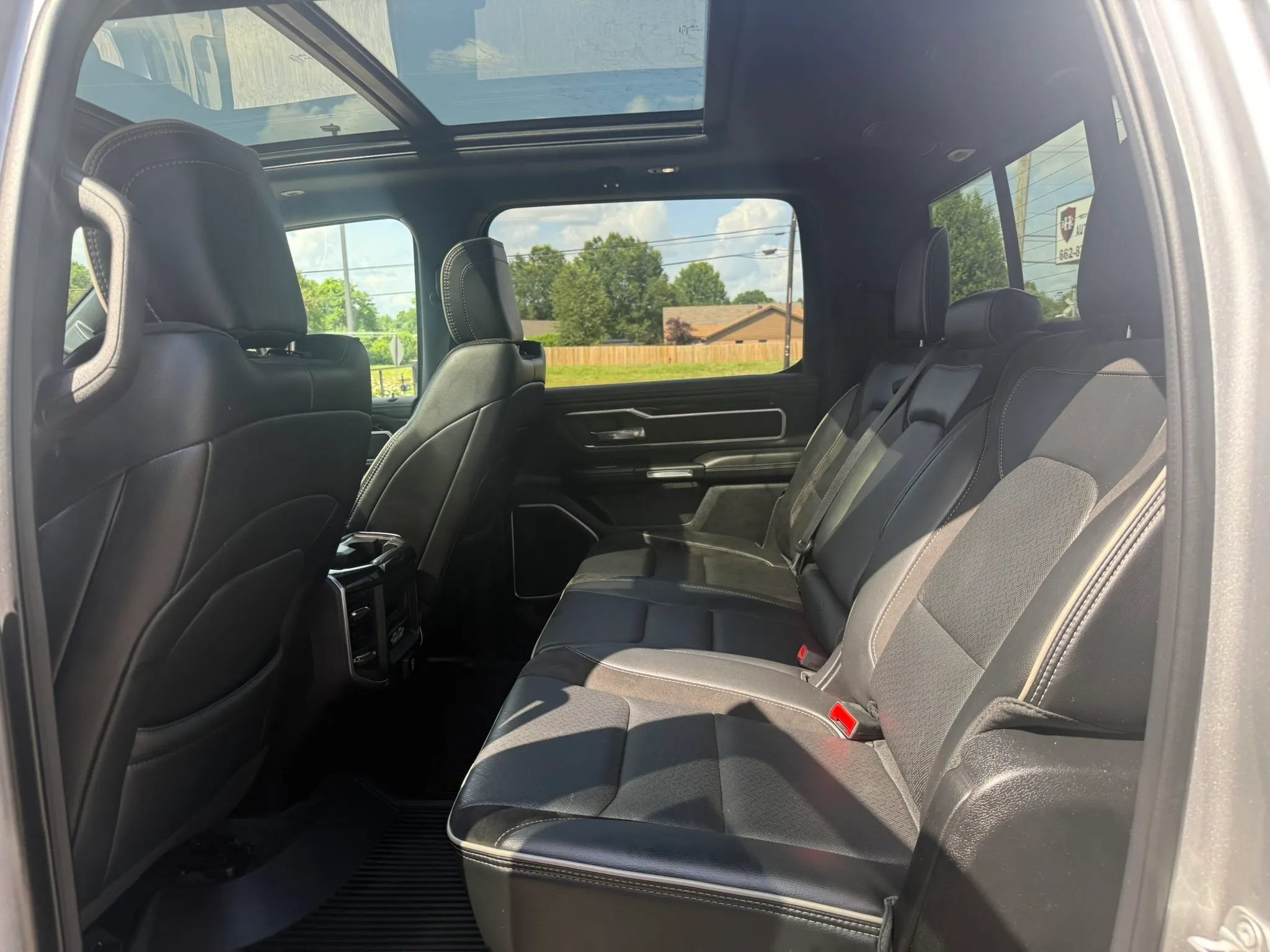 Used 2021 RAM 1500 Laramie w/ Sport Appearance Package AWD/4WD image 17