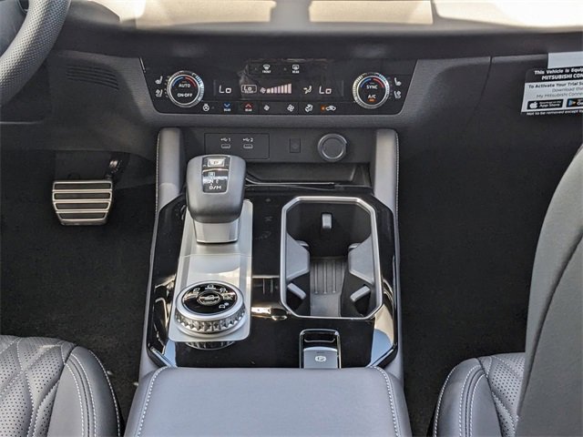 New 2025 Mitsubishi Outlander SEL image 17
