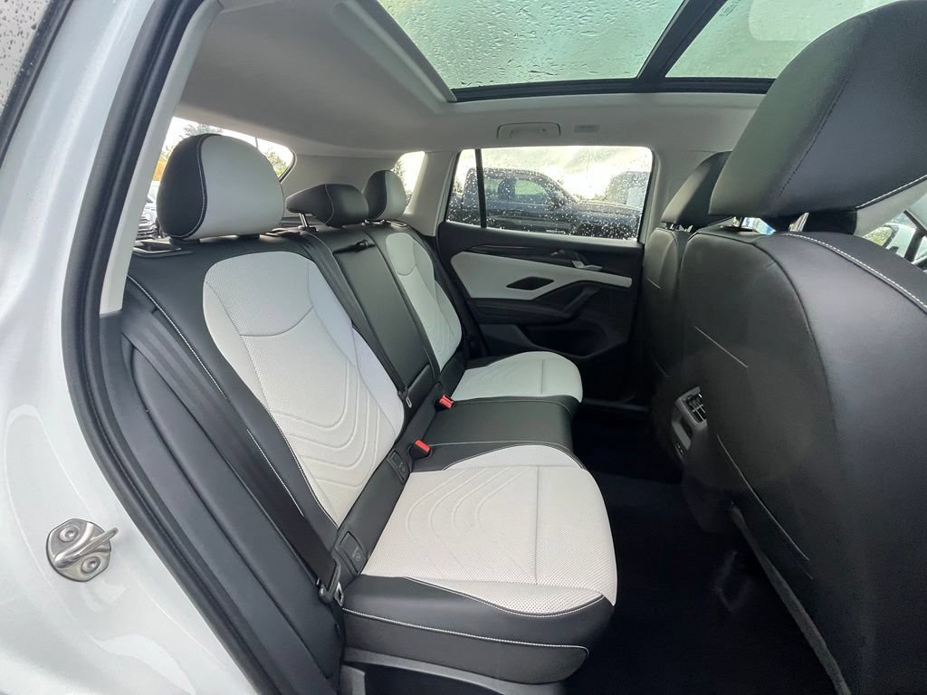 Certified 2025 Volkswagen Tiguan SE w/ Panoramic Sunroof Package AWD/4WD image 26