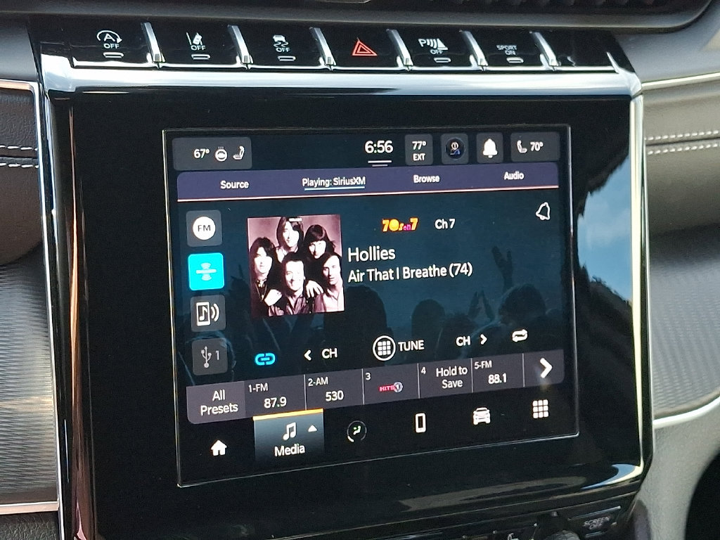 Certified 2025 Jeep Grand Cherokee Laredo w/ Luxury Tech Group I AWD/4WD image 21
