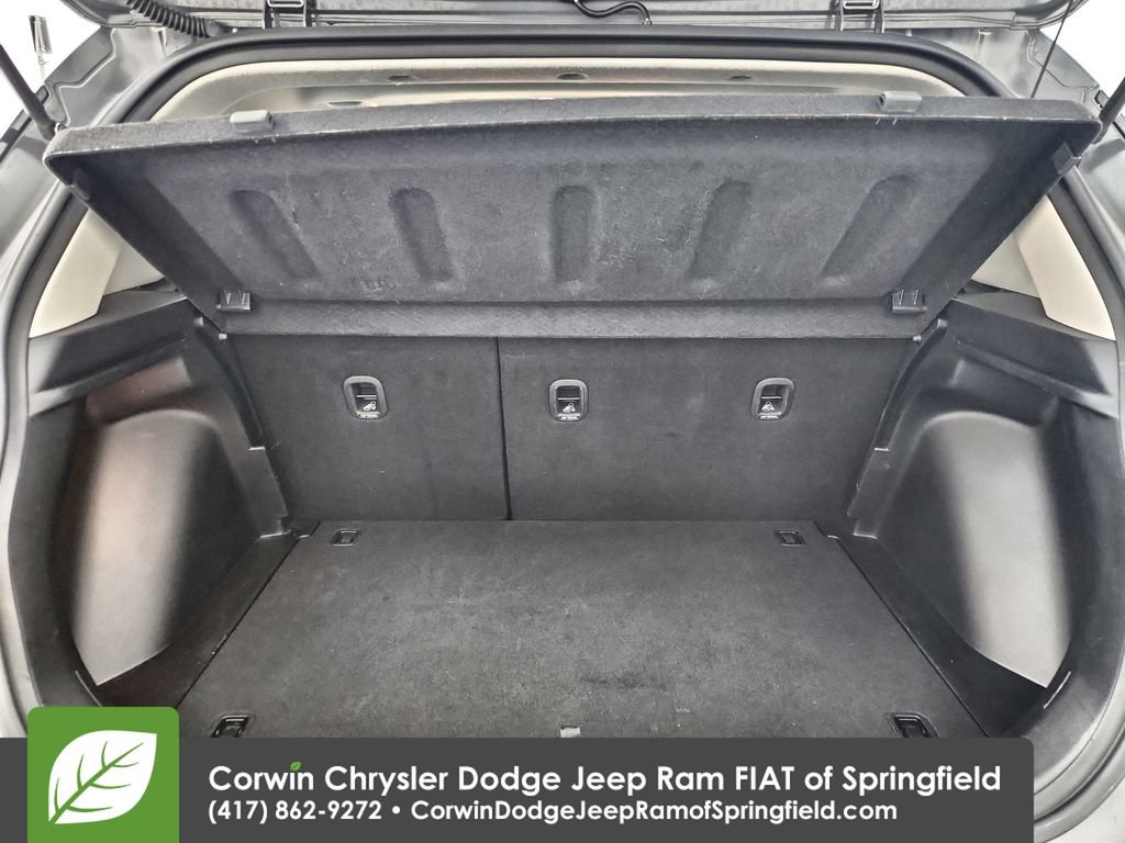 Used 2025 Hyundai Venue SEL FWD image 32