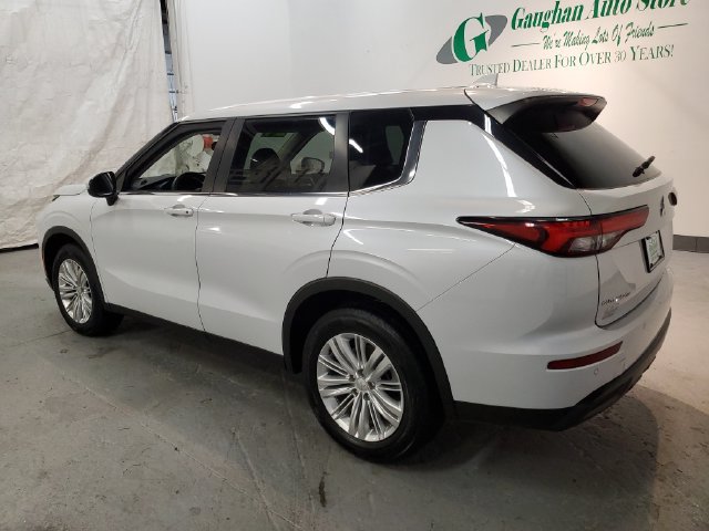 Used 2024 Mitsubishi Outlander ES AWD/4WD image 4