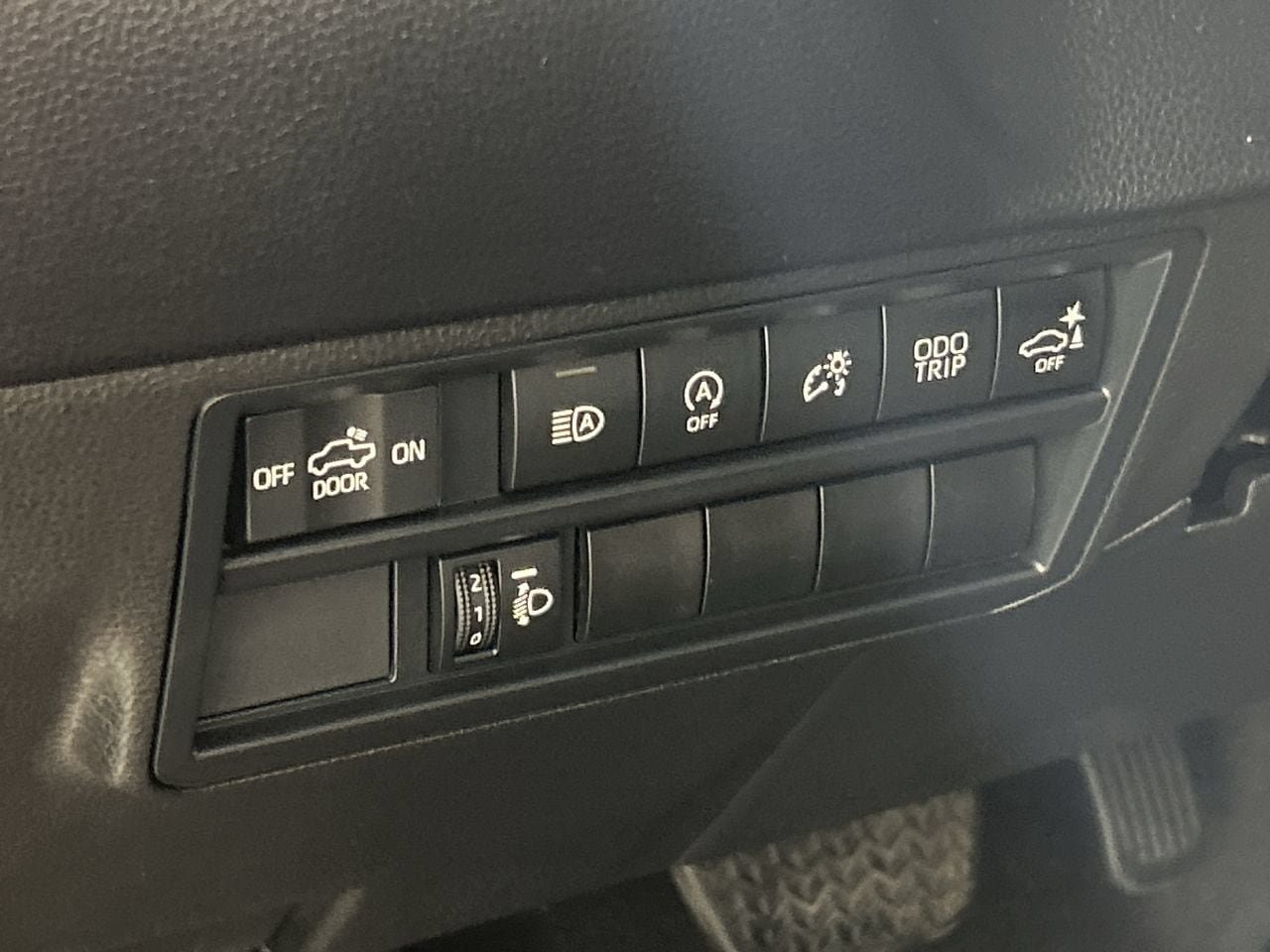 Used 2026 Toyota Tundra SR5 w/ SR5 Convenience Package AWD/4WD image 13
