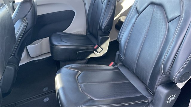Used 2024 Chrysler Pacifica Touring-L image 21