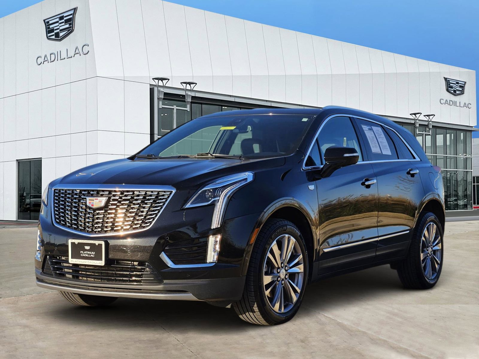 Used 2025 Cadillac XT5 Premium Luxury image 2