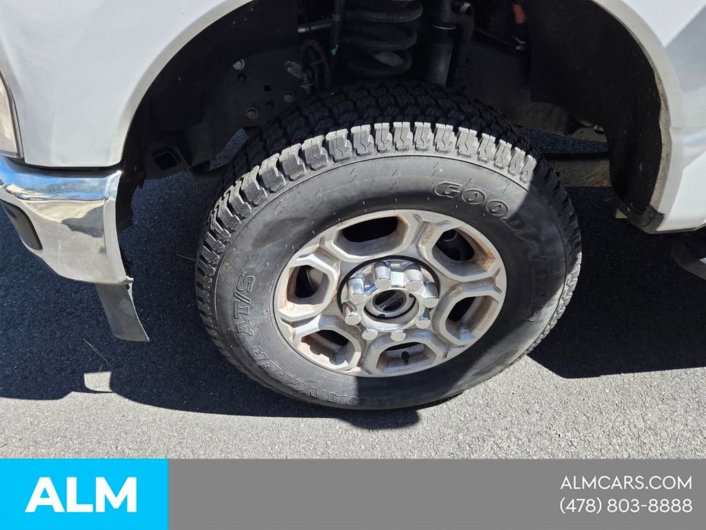 Used 2025 Ford F350 XLT image 3