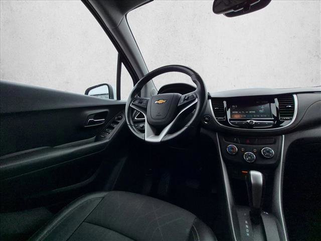 Used 2017 Chevrolet Trax LT w/ LT Convenience Package FWD image 7