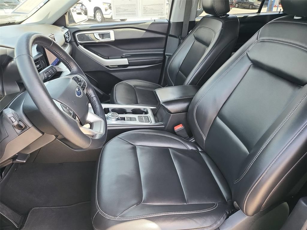 Used 2022 Ford Explorer XLT w/ Equipment Group 202A RWD image 11