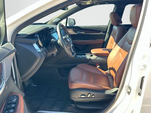 Used 2022 Cadillac XT5 Premium Luxury w/ LPO, ONYX Package AWD/4WD image 16