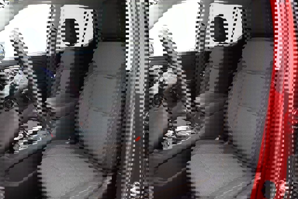 Used 2020 Chevrolet Traverse LT image 16