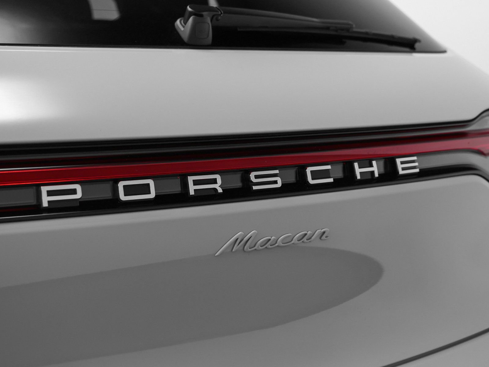 Certified 2026 Porsche Macan AWD/4WD image 18