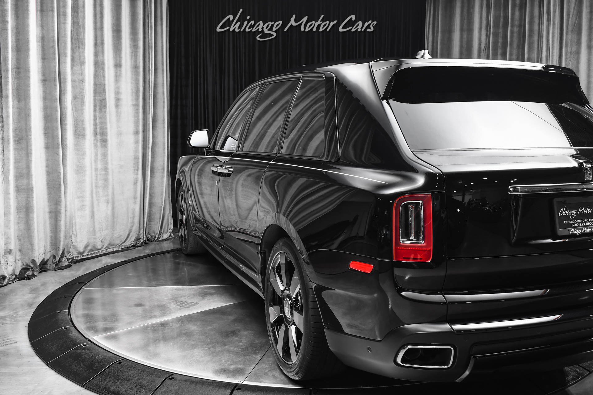 Used 2023 Rolls-Royce Cullinan w/ Cullinan Package image 46