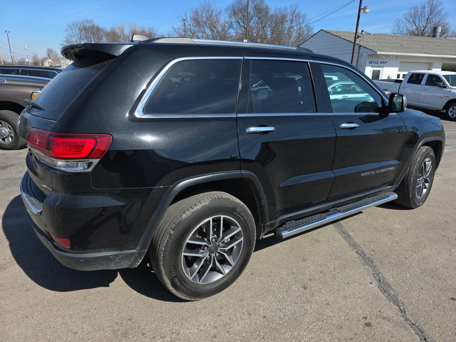 Used 2020 Jeep Grand Cherokee Limited w/ Luxury Group II image 3
