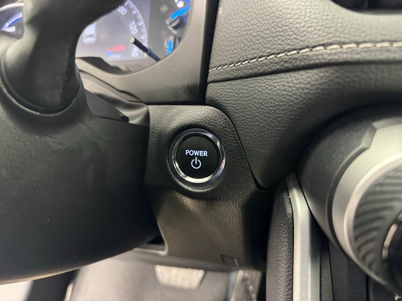 Used 2025 Toyota RAV4 XLE image 20