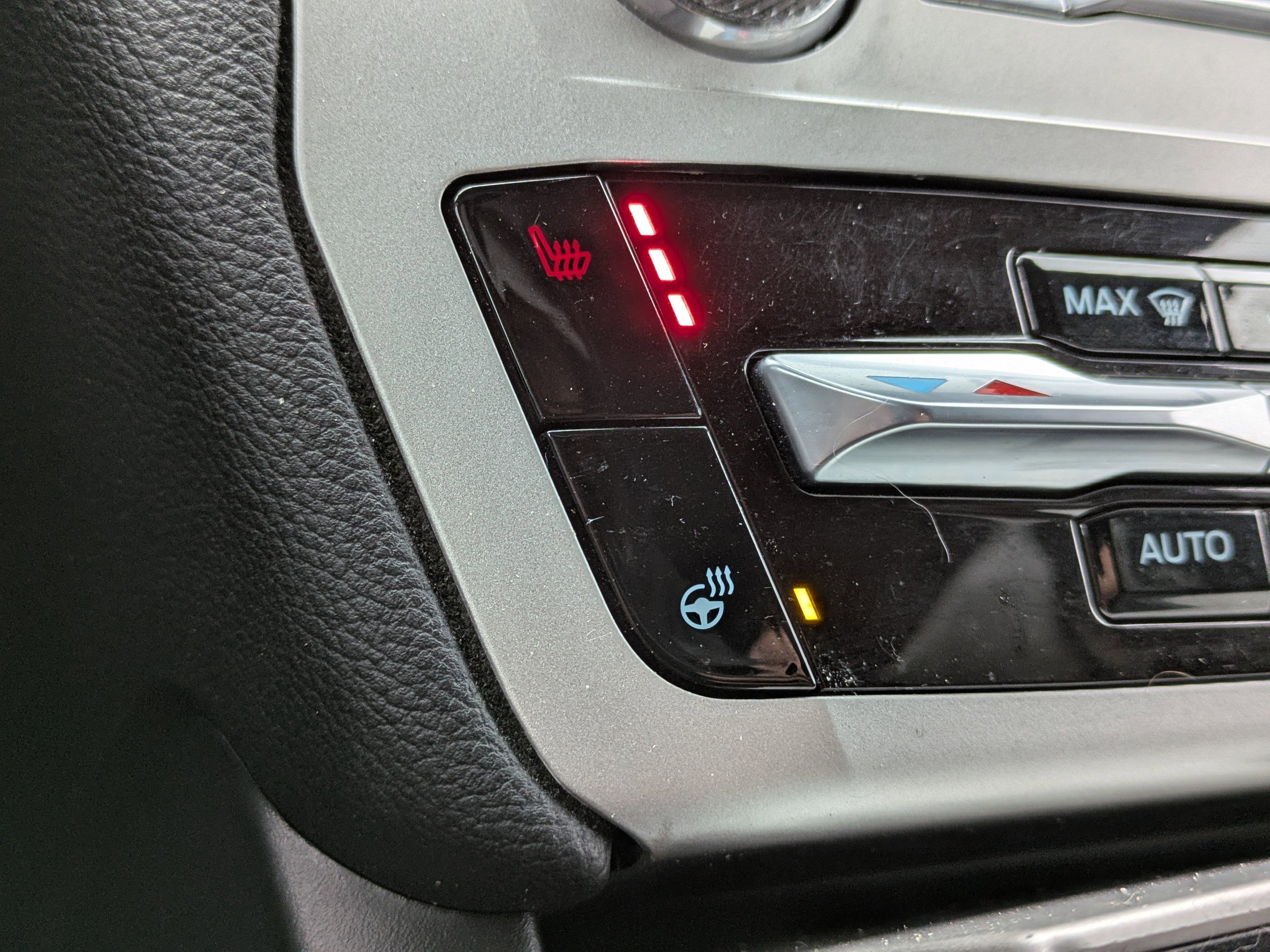 Used 2022 Ford Explorer XLT w/ Equipment Group 202A image 25