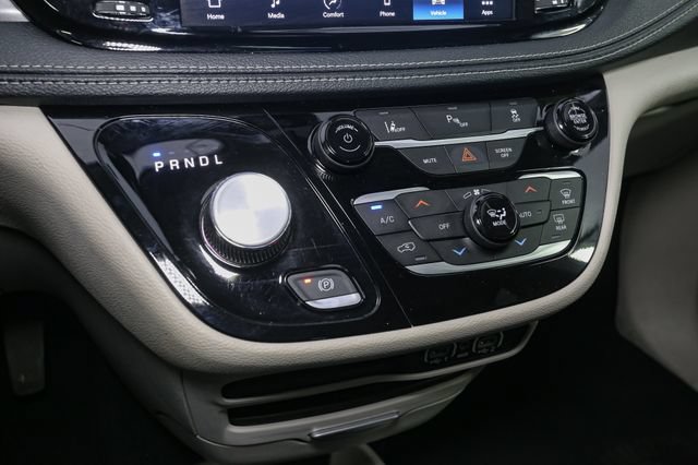 Used 2023 Chrysler Pacifica Touring-L FWD image 29