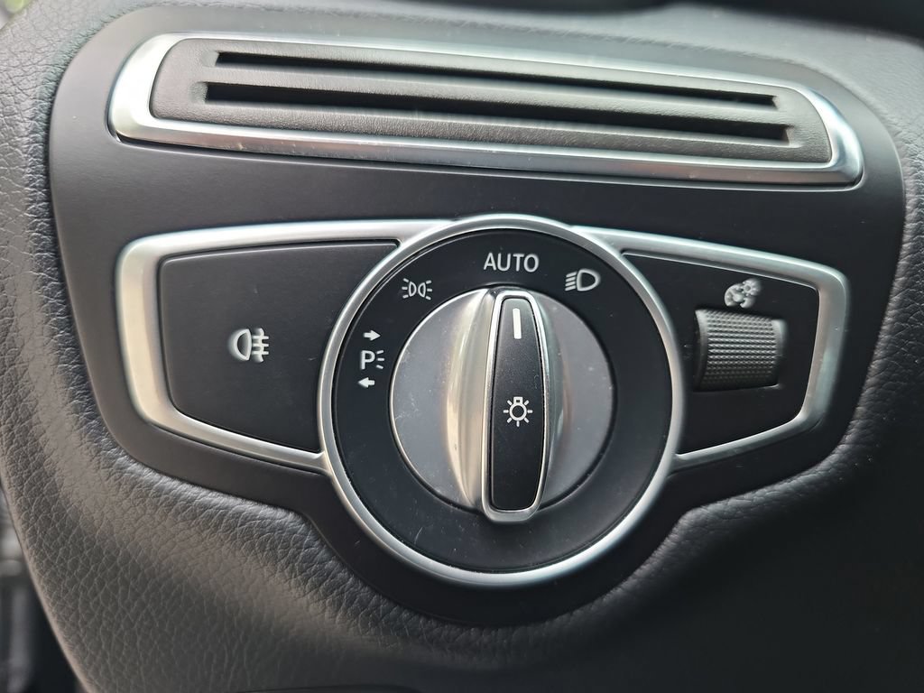 Used 2019 Mercedes-Benz C 300 Sedan w/ AMG Line image 23