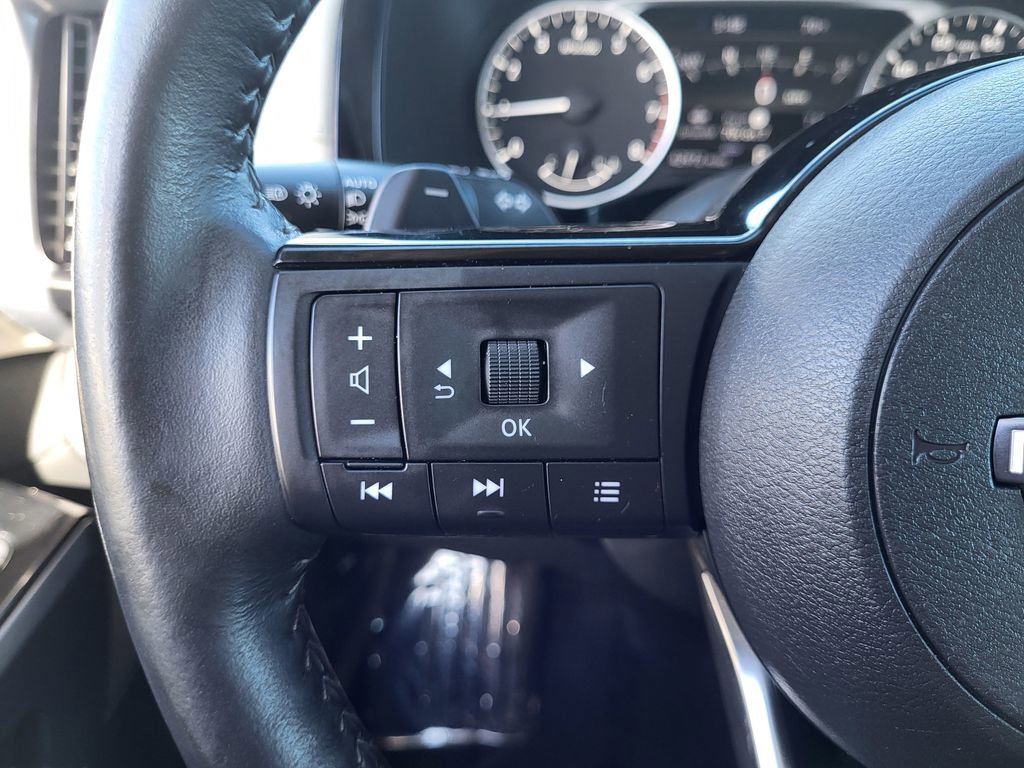 Used 2023 Nissan Pathfinder SL AWD/4WD image 17