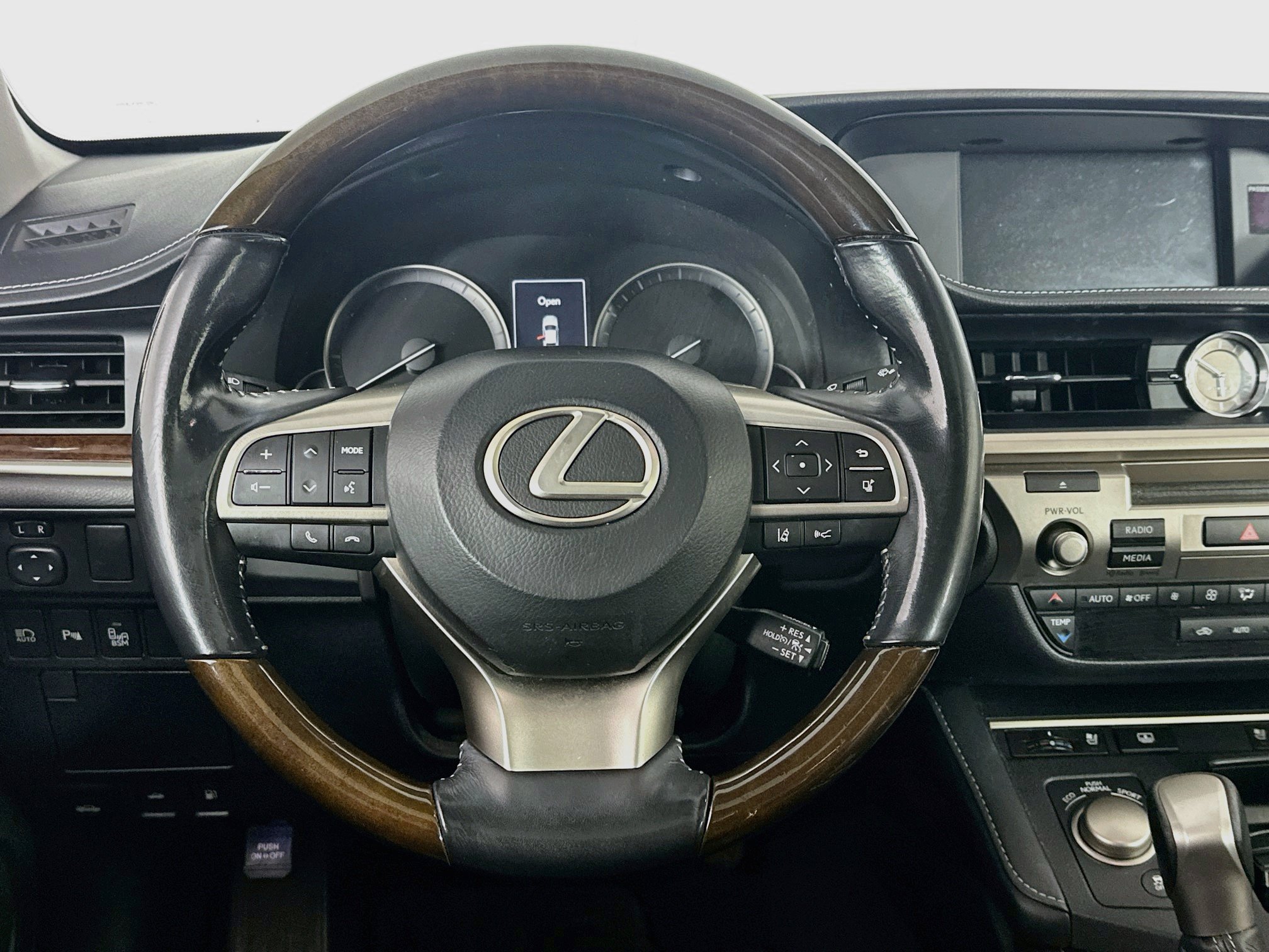 Used 2016 Lexus ES 350 w/ Luxury Package w/Wood Trim FWD image 18