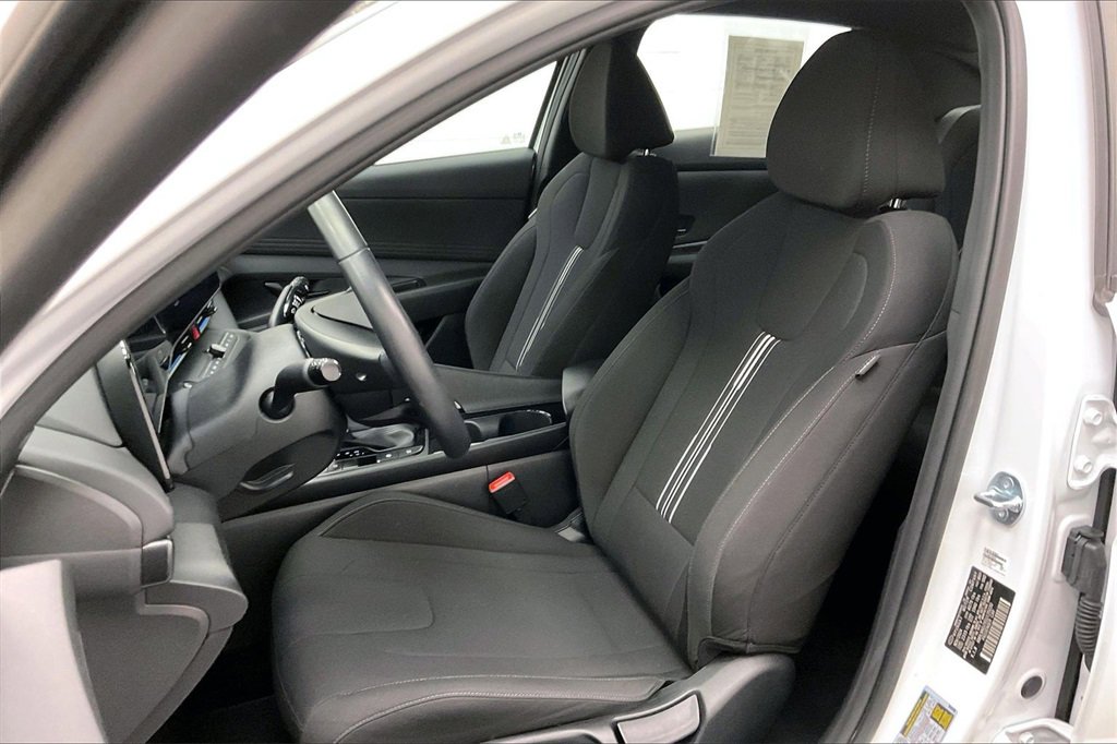 Certified 2025 Hyundai Elantra SEL image 16