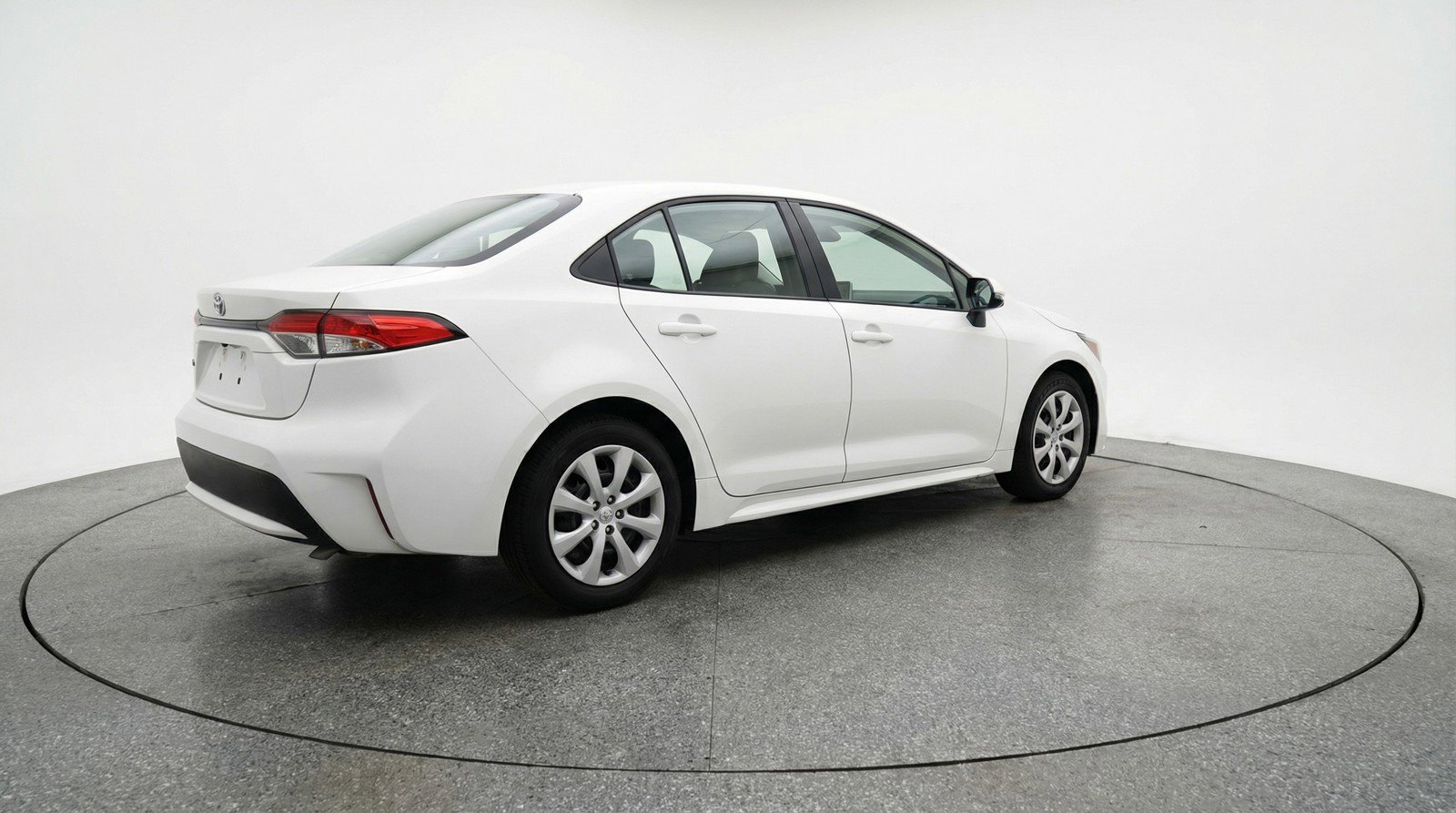 Used 2025 Toyota Corolla LE FWD image 9
