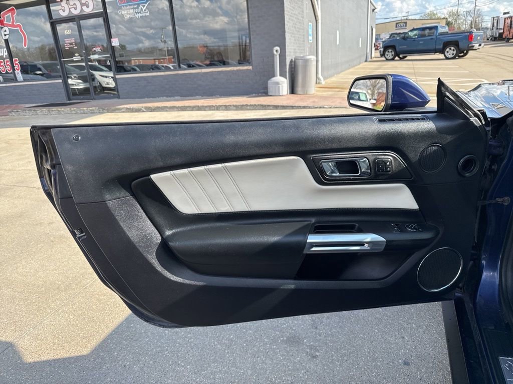 Used 2015 Ford Mustang 50 Years RWD image 22