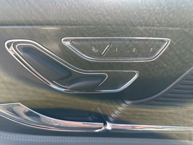 Used 2022 Lincoln Corsair Standard w/ Equipment Group 101A image 12