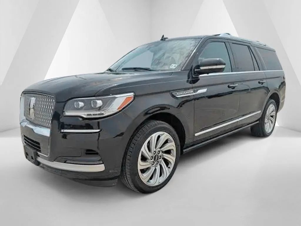 Used 2023 Lincoln Navigator L Reserve AWD/4WD image 4