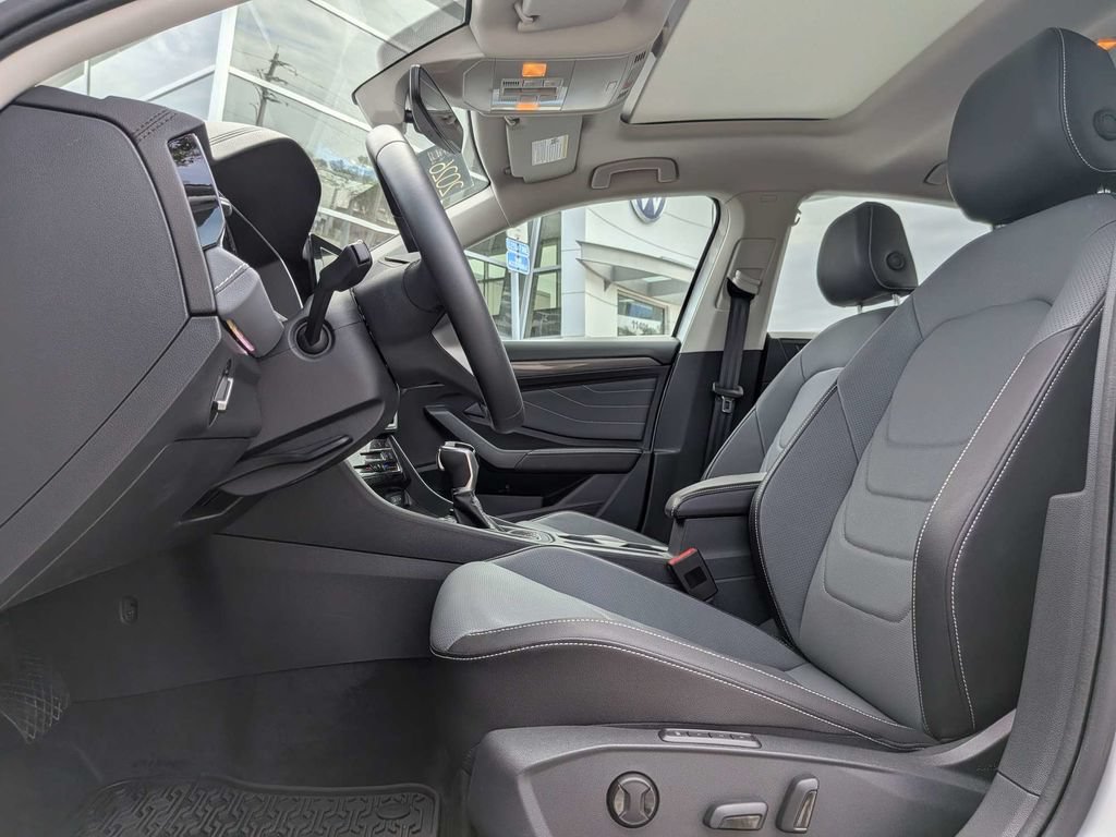 Certified 2026 Volkswagen Jetta SEL FWD image 2
