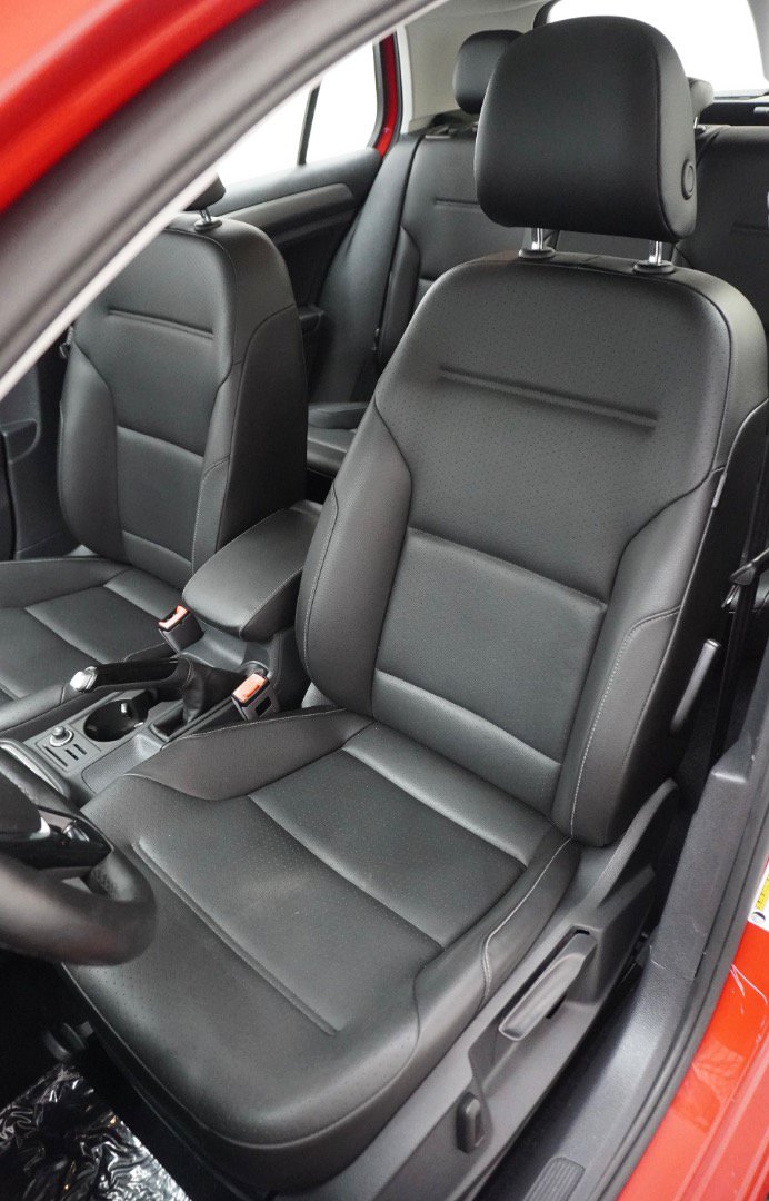 Used 2017 Volkswagen Golf Wolfsburg Edition FWD image 4